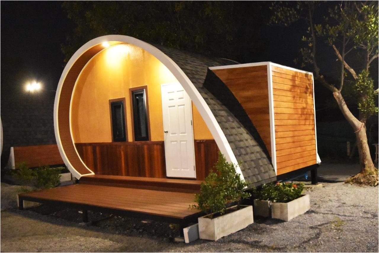 Tiny Hut Resort Бангкок Экстерьер фото
