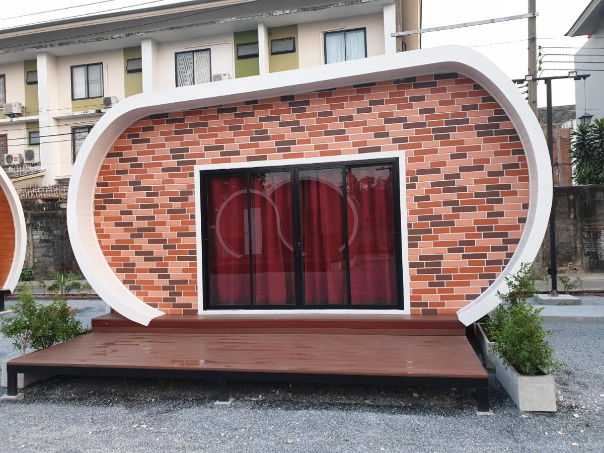Tiny Hut Resort Бангкок Экстерьер фото